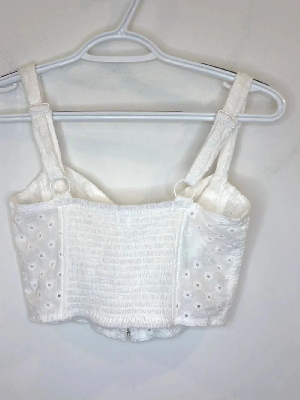 Superdown Romona Crop Top Sz M White Eyelet Lace Coquette Cottage Core Boho - Picture 8 of 11